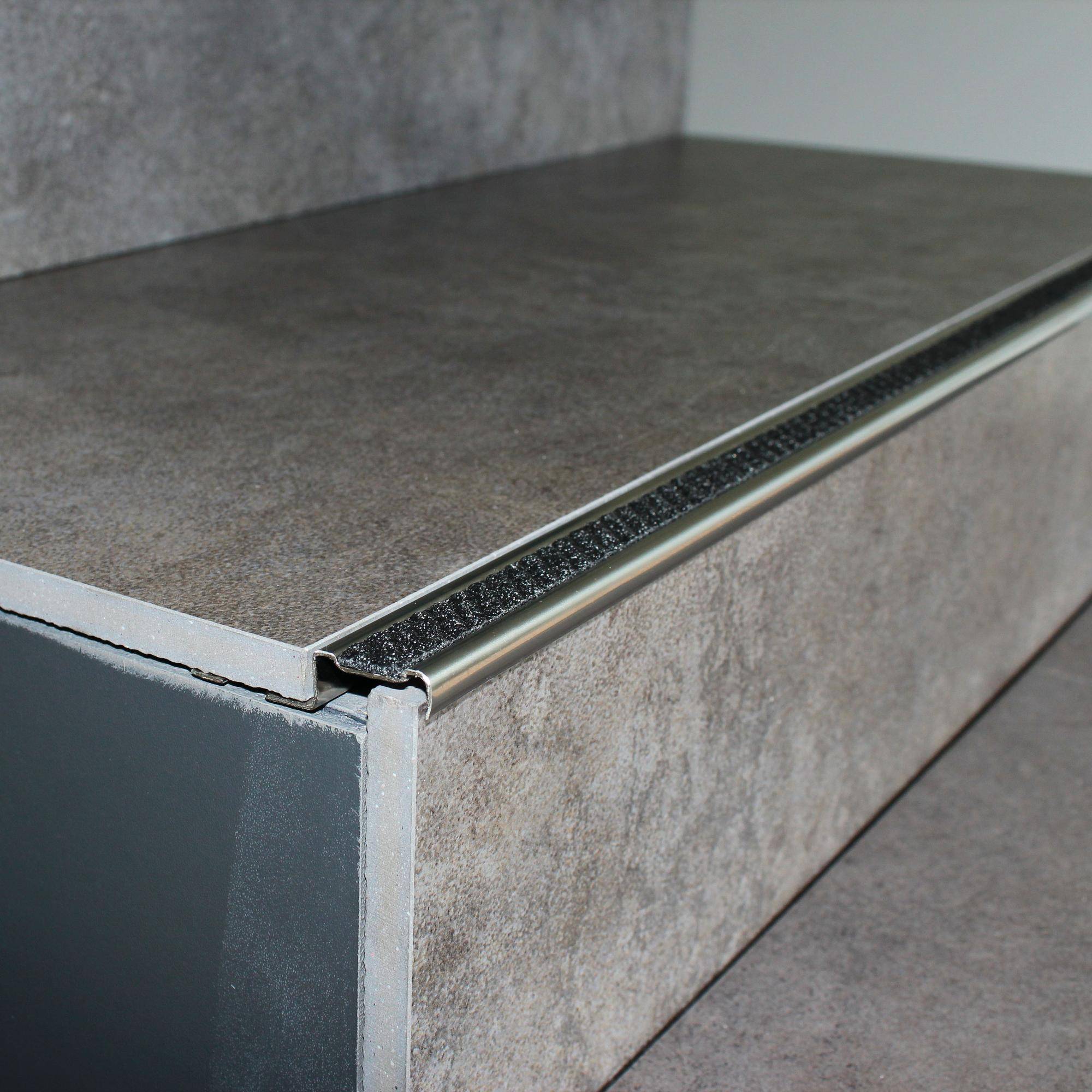 DURAL Treppenstufenprofil mit Einlage 13 mm DIAMONDSTEP Aluminium eloxiert neutral black 9mm 250cm